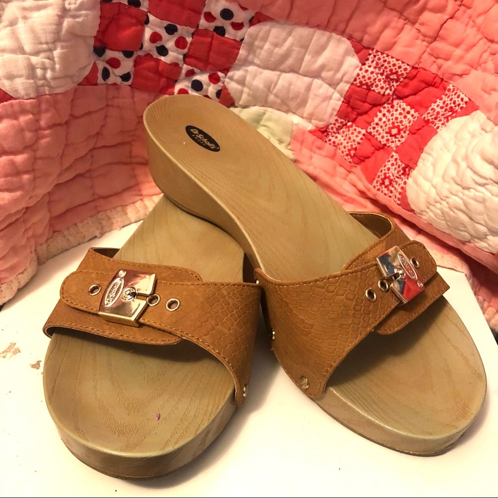 Dr. Scholl’s classic clog sandal